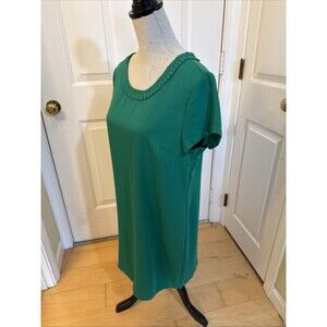 KELLY GREEN SHIFT DRESS Coercion Green Shortsleeved Knee Length Dress Size 8